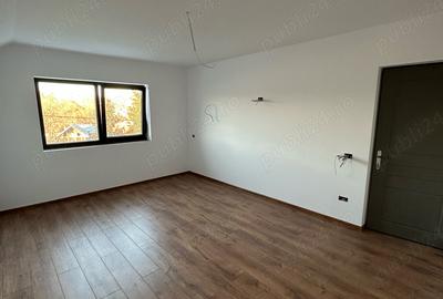 Casă cu 4 camere în Central - 2