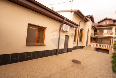 Casă individuală cu 6 camere cu Piscina în Central - 2