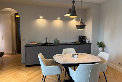 Apartament cu 3 camere semidecomandat, mobilat în Central