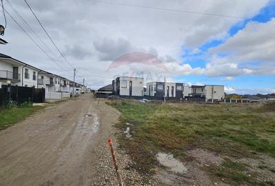 Teren Construcții intravilan de 720 mp, în Lisaura - 8