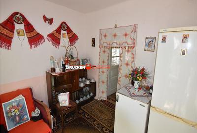 Casă cu 4 camere cu Teren 2066 Mp în Central - 1