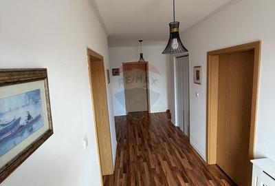 Casă cu 5 camere cu Teren 999 Mp în Central - 7