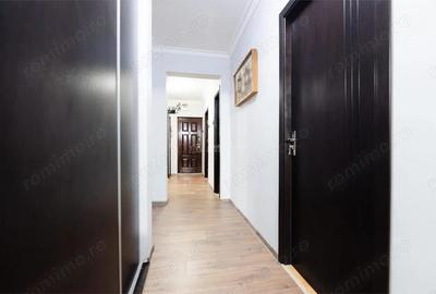 Apartament spatios cu 4 camere si 2 bai - in zona linistita - aproape de Piata Decebal - 2