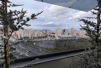 Apartament cu 3 camere decomandat, mobilat în Centrul Civic