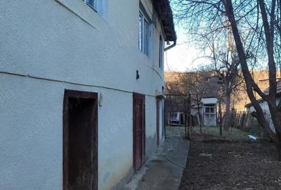 Casă cu Teren 70 Mp în Central - 2