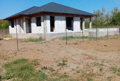 Casa la rosu Tancabesti - 2