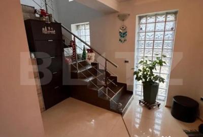 Casă cu 5 camere cu Teren 1000 Mp în Central