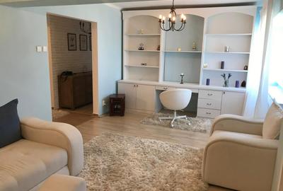 Apartament cu 3 camere decomandat, mobilat în P-ța Romană