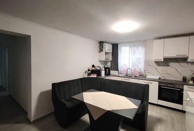 Apartament cu 3 camere decomandat în Cantemir - 1