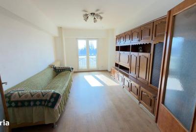 Apartament cu 3 camere, mobilat în Tei