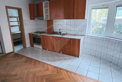 Casă individuală cu 10 camere cu Canalizare în Andrei Mureșanu - 2