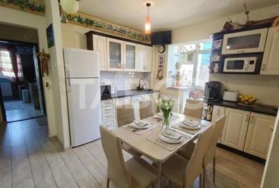 Apartament cu 3 camere decomandat, mobilat în Vasile Aaron - 9