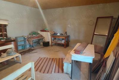 Casă cu 4 camere în Vulturu - 8