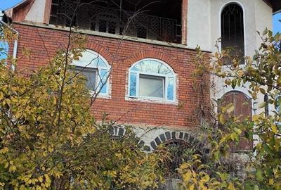 Casă cu 4 camere în Central - 2