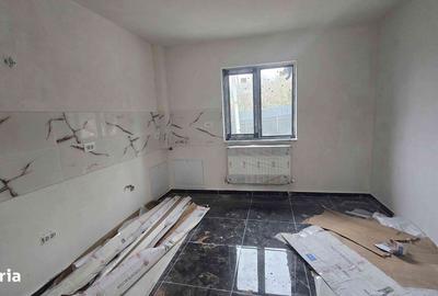 Casă cu 3 camere decomandat în Ciurbești - 2