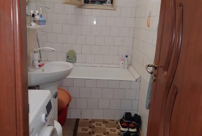 APARTAMENT DECOMANDAT 3 CAMERE - 13