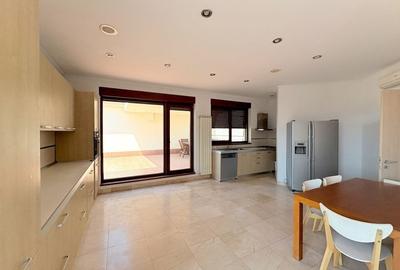 Apartament cu 5 camere decomandat, mobilat în Herăstrău