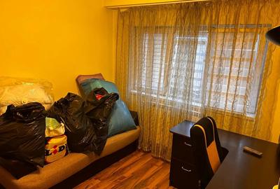 Apartament cu 3 camere semidecomandat în Rogerius