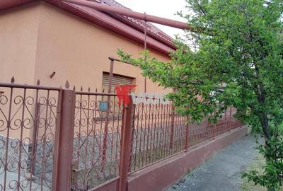 Casă cu 3 camere cu Teren 910 Mp în Dumbrăvița - 1