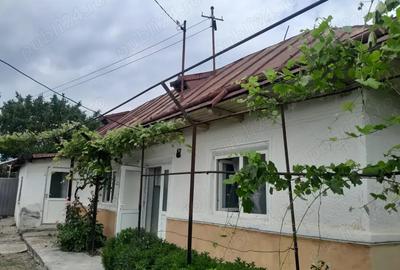 Casă cu 4 camere în Roman - 2