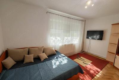 Apartament cu 3 camere semidecomandat în Circumvalațiunii