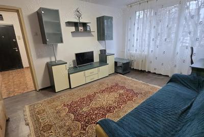 Apartament cu 3 camere semidecomandat în Drumul Taberei