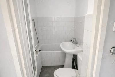 Apartament cu 3 camere semidecomandat în Central - 1