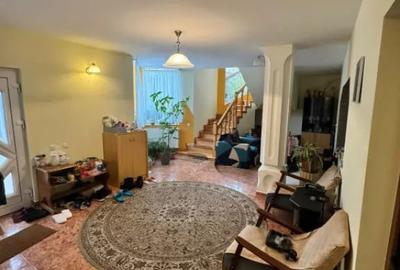 Casă cu 5 camere cu Teren 1310 Mp în Central - 3