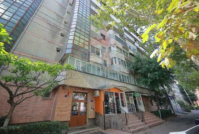 De vanzare apartament cu 1 camera si spatiu comercial, in zona Decebal - 8