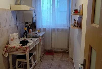 Apartament cu 3 camere decomandat în Micro 20