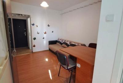 Garsoniera, etajul 2/4, zona Tudor Vladimirescu - 1