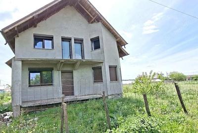 Casă cu 5 camere cu Teren 2426 Mp în Matca - 9