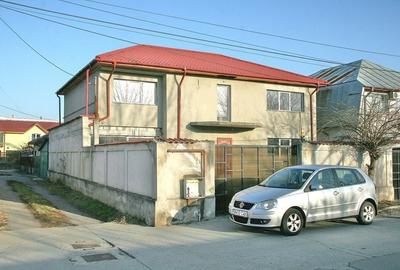 Casă individuală cu 4 camere cu Canalizare în Central - 2