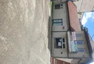 Spațiu comercial, de 300 mp, în Central - 4