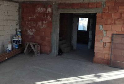 Casă cu 4 camere în Exterior Vest - 1