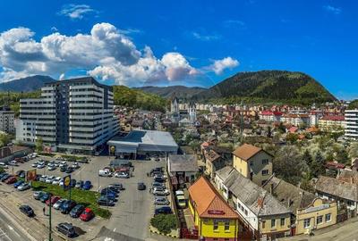 Apartament cu 4 camere decomandat în Răcădău