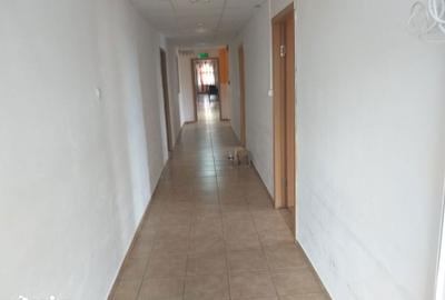 Spațiu comercial, de 700 mp, în Central - 4