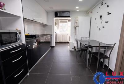 Apartament cu 3 camere decomandat în C5 - 10
