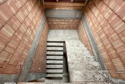 Casă cu 6 camere cu Teren 523 Mp în Ciurila