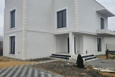 Casă individuală cu 6 camere în Preajba