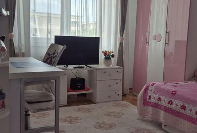 Apartament cu 4 camere decomandat în Central - 1