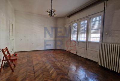Apartament cu 3 camere semidecomandat, mobilat în Unirii