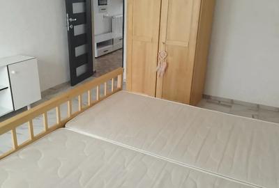 Inchiriez apartament la casa - 1