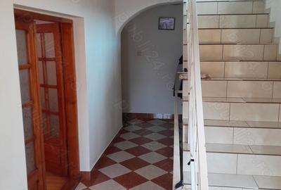 Casă cu 6 camere în Central - 1