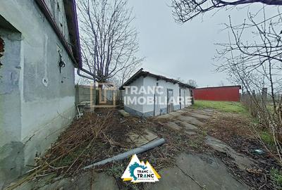 Casă cu 4 camere cu Canalizare în Variașu Mare - 2