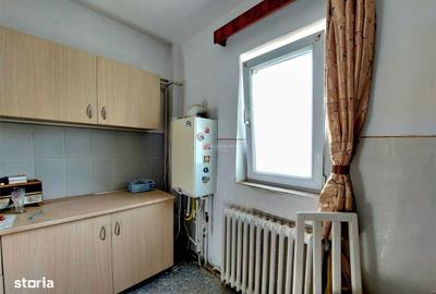 Apartament cu 3 camere decomandat în Piața - 2