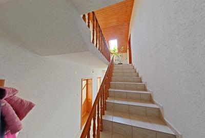 Duplex cu 12 camere cu Canalizare în Vest - 21