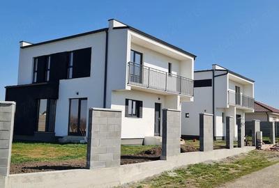 Casă cu 5 camere cu Teren 350 Mp în Dumbrăvița - 1