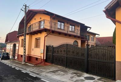 Casă cu 4 camere în Arpașu de Jos - 6