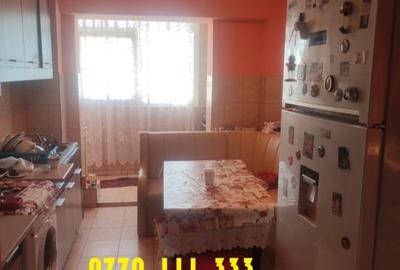 Apartament cu 3 camere decomandat, mobilat în Radu Negru